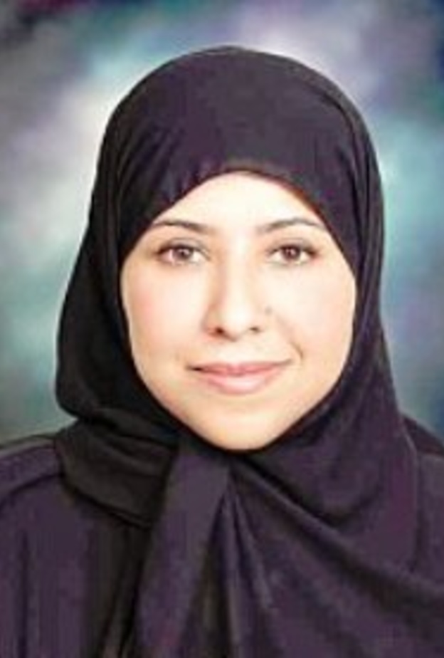 الطبيبة دينا السماعيل