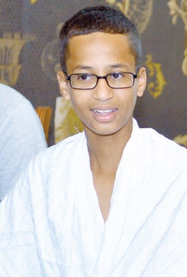 الطفل في ملابس الاحرام