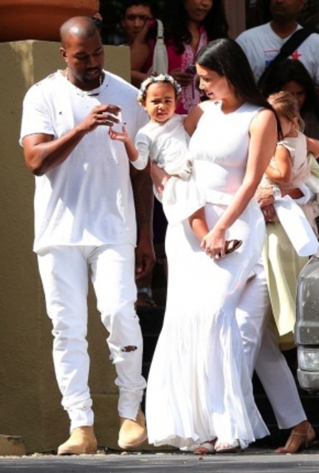 كنديل في إطلالة مثيرة للجدل