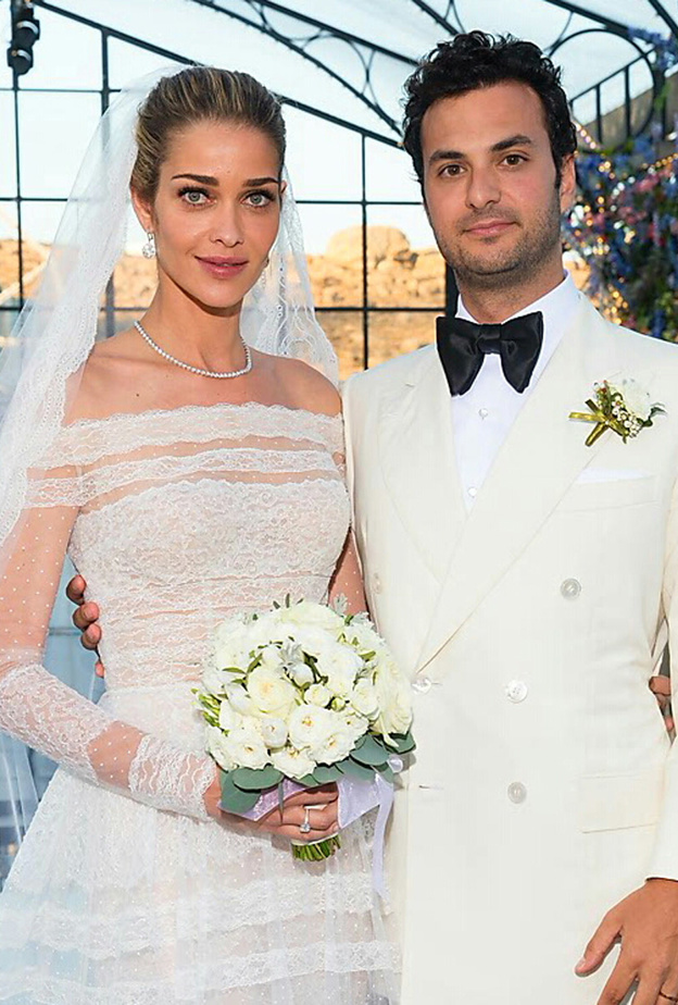 العارضة البرازيلية ANA BEATRIZ BARROS