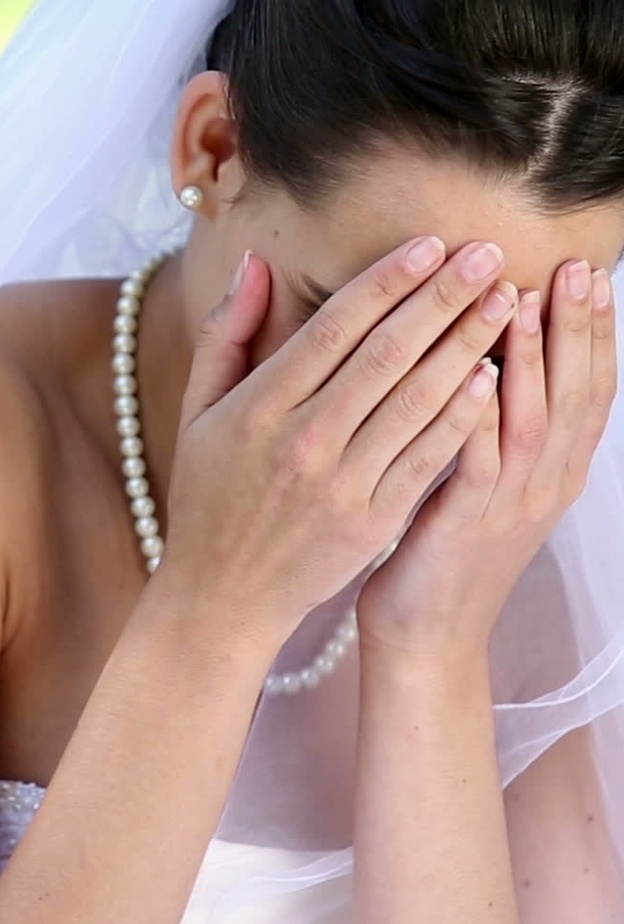 العروس الموجوعة في يوم زفافها 