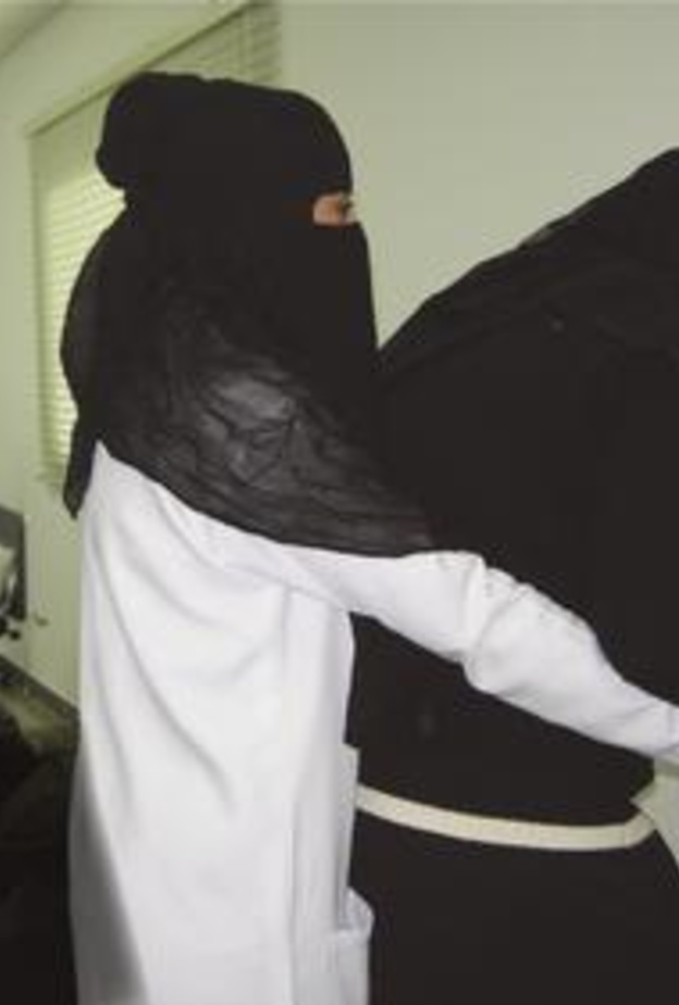 العلاقة بين اخصائي العلاج والسعوديات