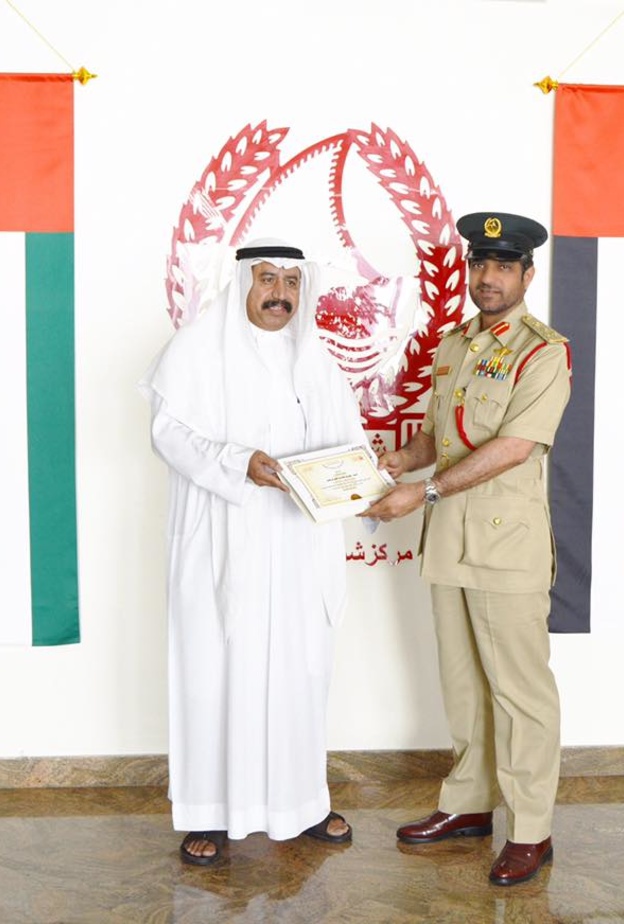 العميد سعيد آل مالك يكرم جابر في دبي 