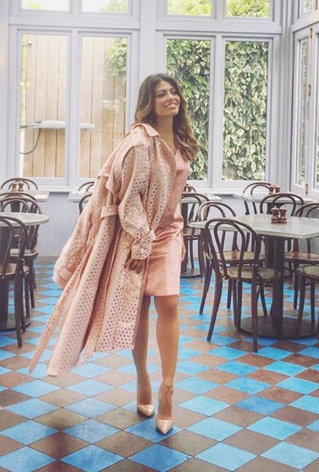 العنود بإطلالة حيوية وناعمة بالزّهري الهادئ