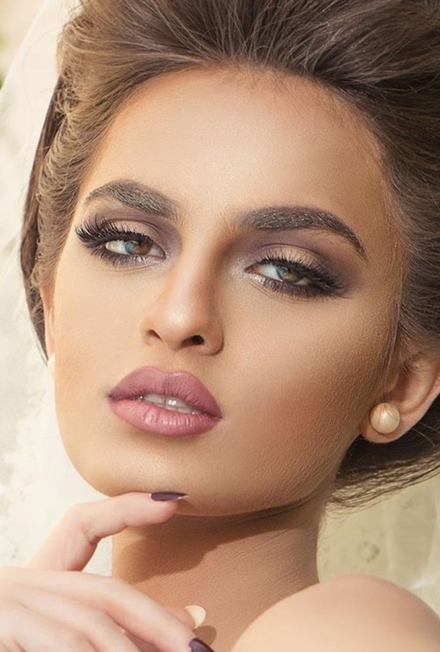 الفاشينيستا الاردنية كيناز بمكياج خبيرة التجميل مروى