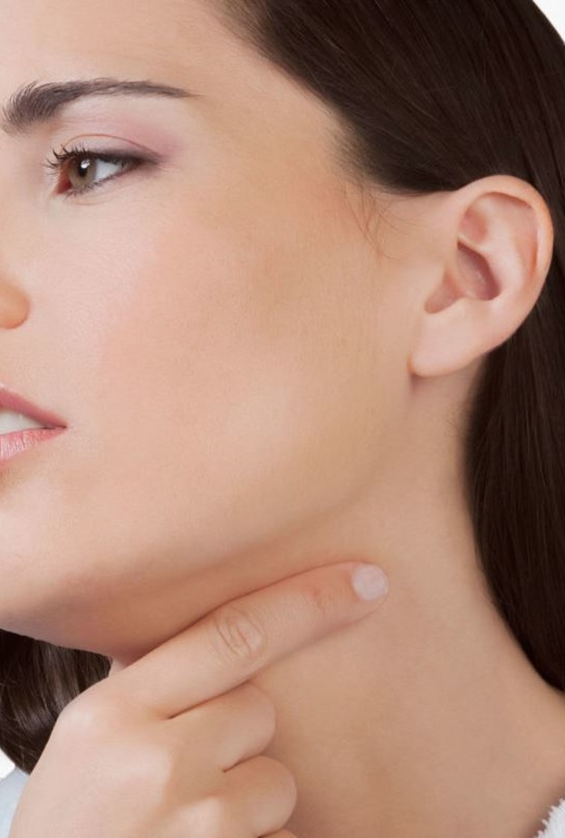 الفرق بين التهاب الحلق و التهاب اللوزتين 