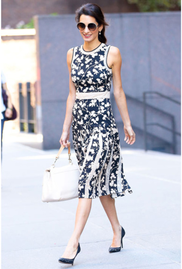 الفساتين الصباحية من اختيارات أمل كلوني 