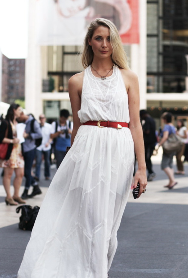 زيني الفستان بحزام على الخصر لأسلوب انيق وجذاب