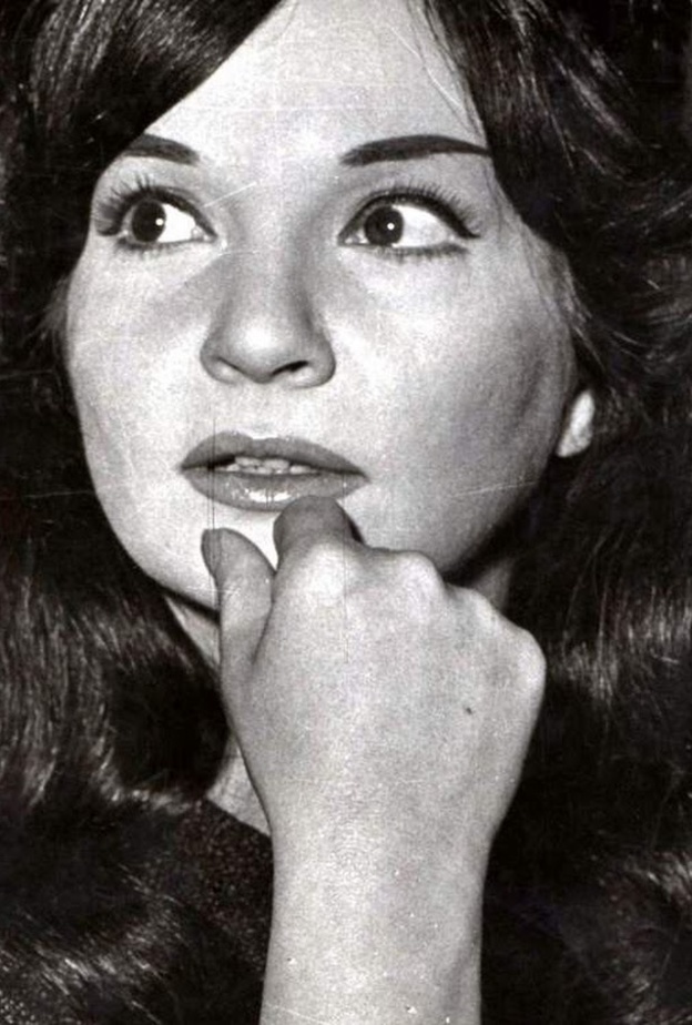 الفنانة الكبيرة شادية في منزلها بالدقي