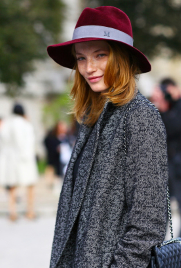 القبعات هي من الاكسسوارت الأكثر رواجاً هذا الموسم 