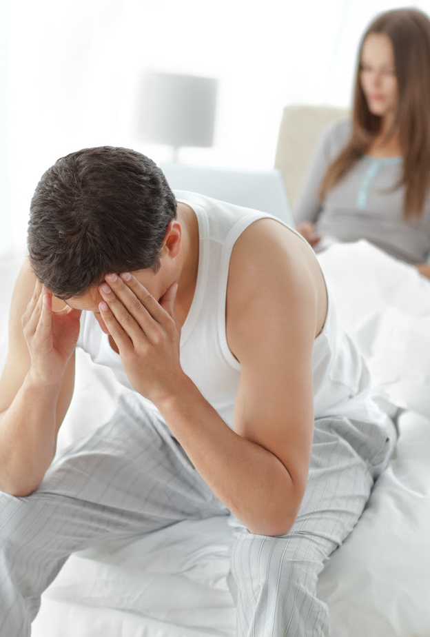 القذف الانتكاسي ويحدث عندما يجبر السائل المنوي على العودة إلى المثانة