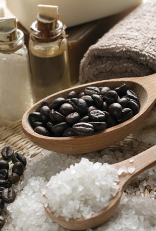 القهوة والملح لنظارة بشرتك