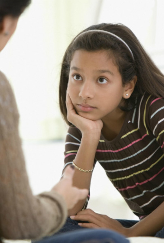 الكلام و التفاهم له تاثير التنويم المغناطيسي لاطفالك المتذمرين