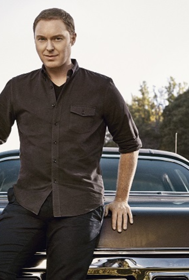 المدير الابداعي لدار كوتش ستيوارت فيفرس