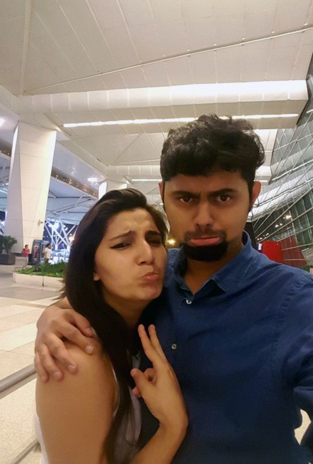 المصور الهندي فيظان باتيل  مع زوجته