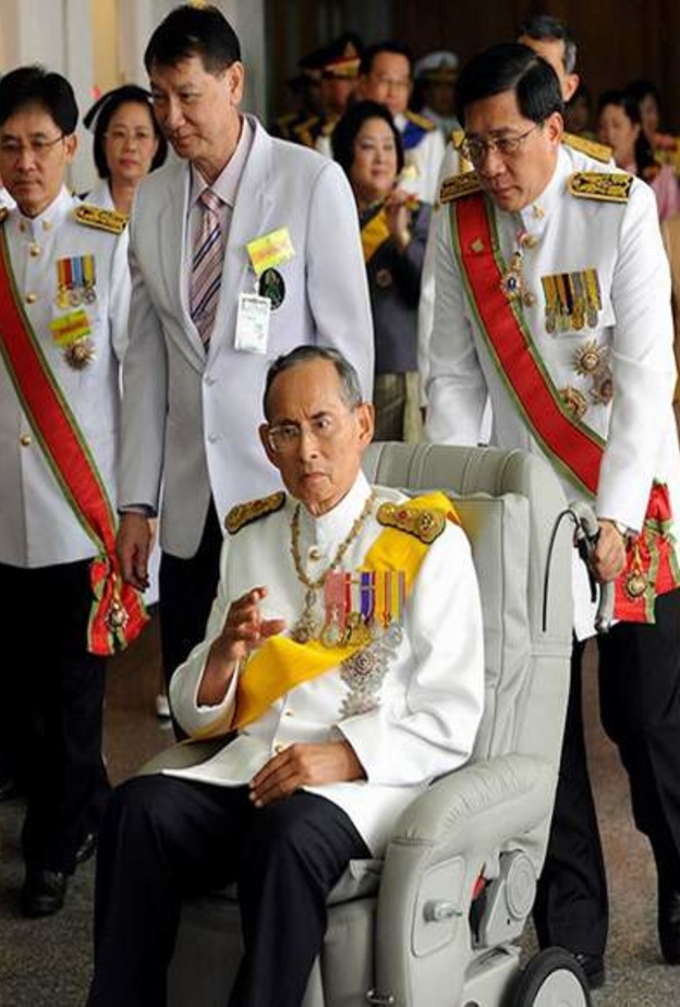 الملك بوميبون ادولياديج