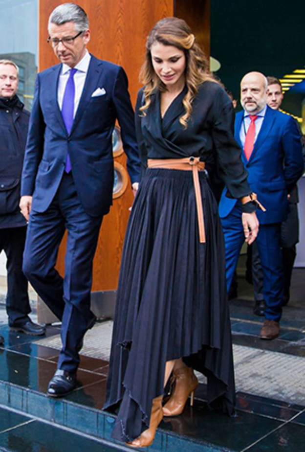 الملكة رانيا ابهرتنا باختيارها اجمل موديلات الموضة