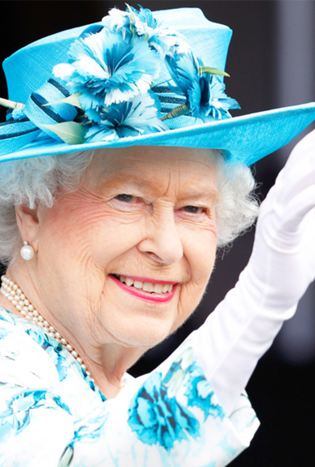  الملكة فرحة بسبب بيع البطاقات