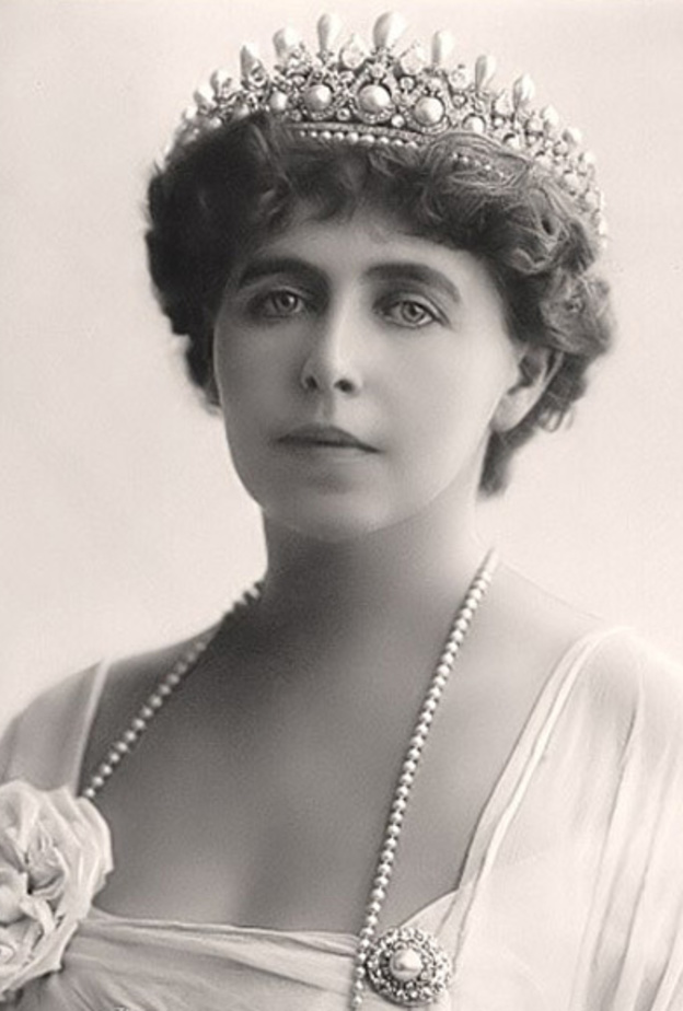 الملكة ماريا وابنتها قبل انتهاء الحكم الملكى