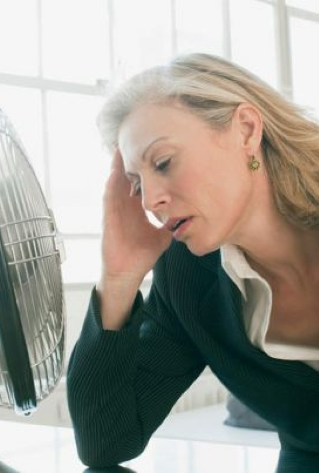 الهبات الساخنة أحد أبرز أعراض إنقطاع الطمث