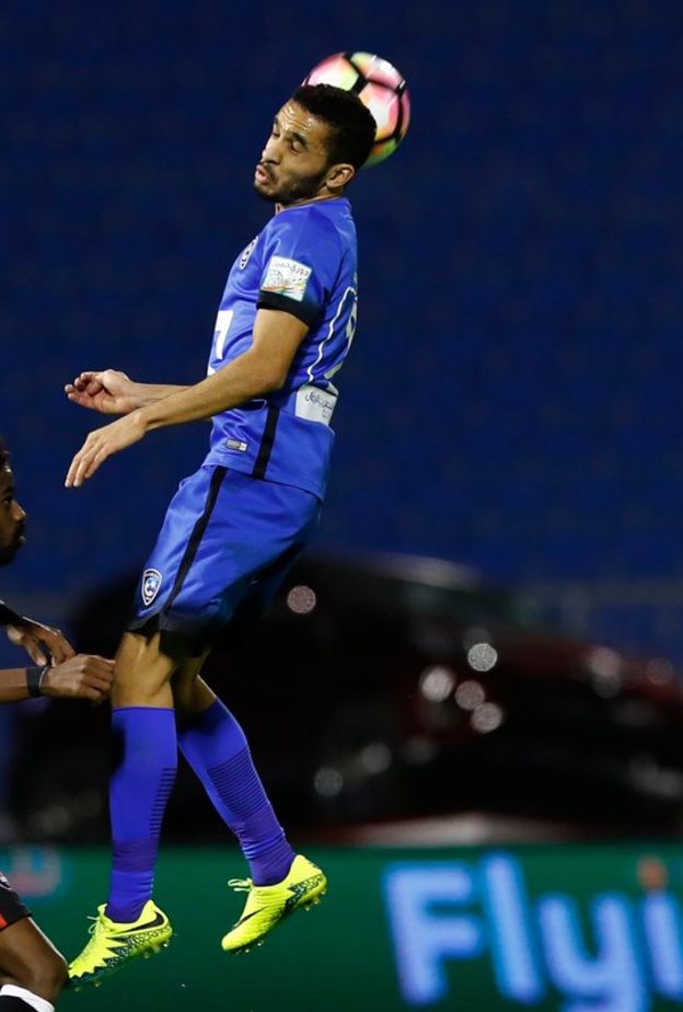 الهلال يهزم الرائد ويرتقي إلى الصدارة