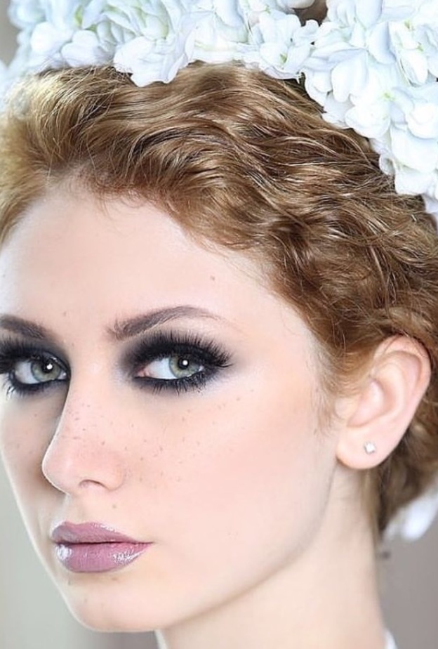 الورد الأبيض في يوم زفافك سيزيدك جمالا 