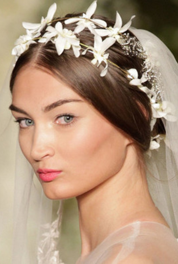  الورود موضة لن تنتهي مع تسريحة شعرك