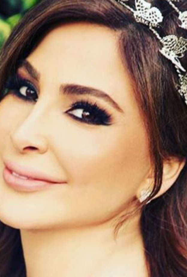 اليسا متهمة بالبخل والسرقة؟
