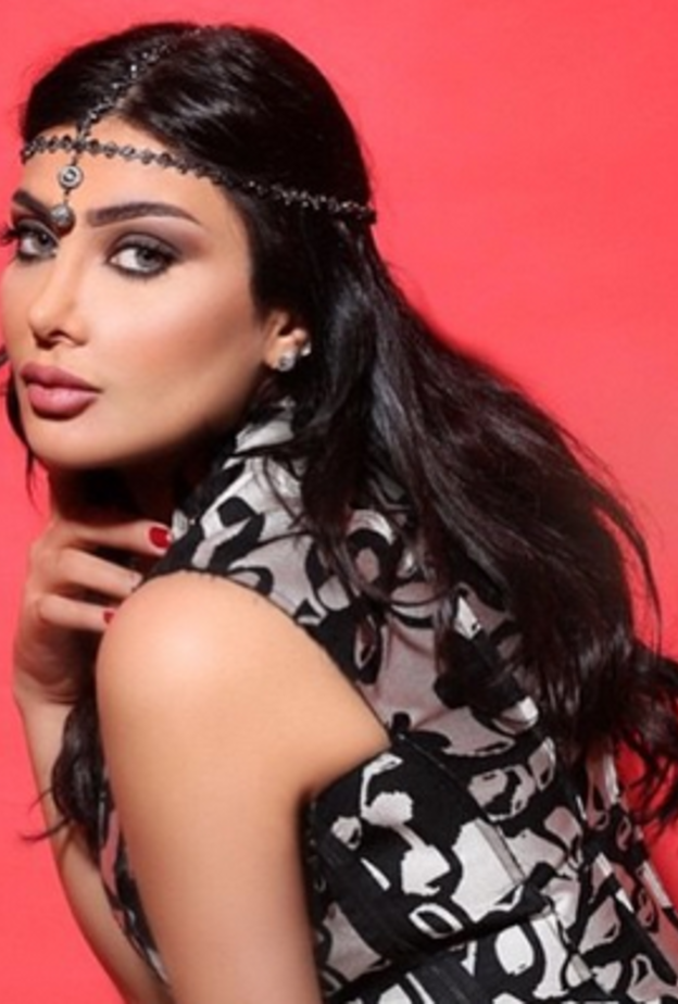 أمل العوض بطلة مسلسل "خمس بنات"