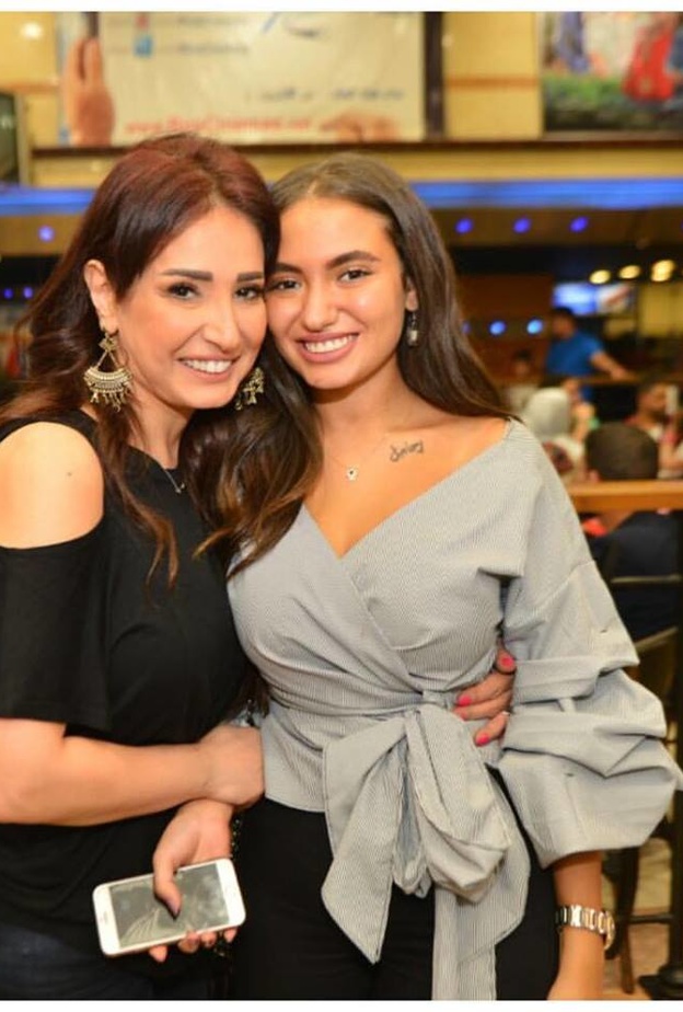 امل رزق وابنتها في عرض الماء والخضرة والوجه الحسن