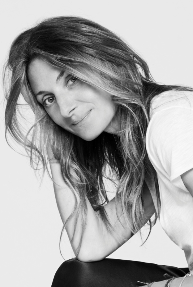 اناقة وموضة مصممة الازياء ادريانا ايجليسياس 