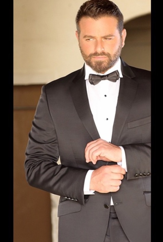 يوسف الخال اثناء تواجده في فرنسا بستايل كاجوال