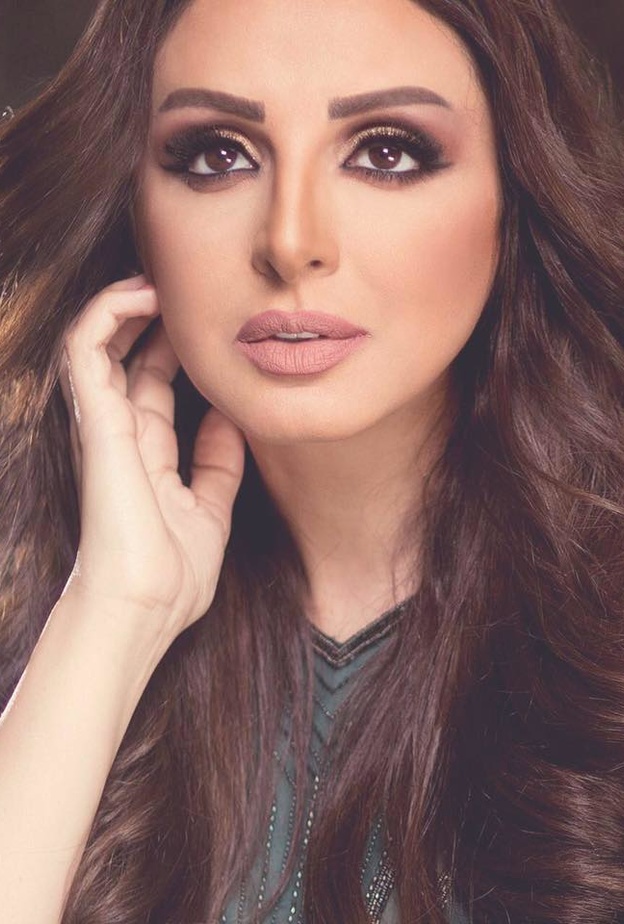 معجبة أنغام تطلب منها طلبا خاصا