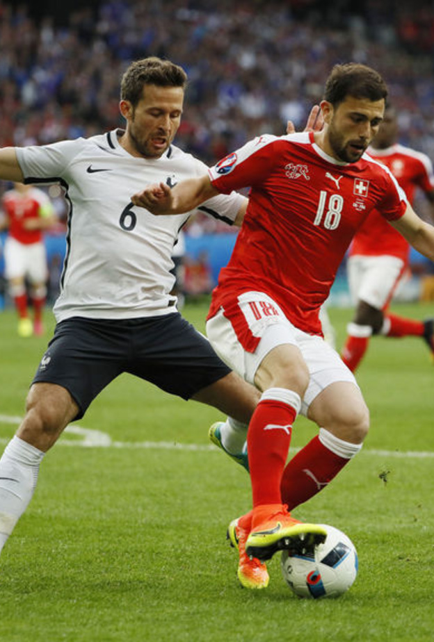 وتمزق 4 قمصان على الاقل في اللقاء الحماسي للغاية