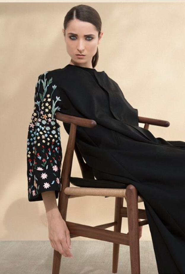 عبايات عصرية بلمسات بسيطة من The Kape