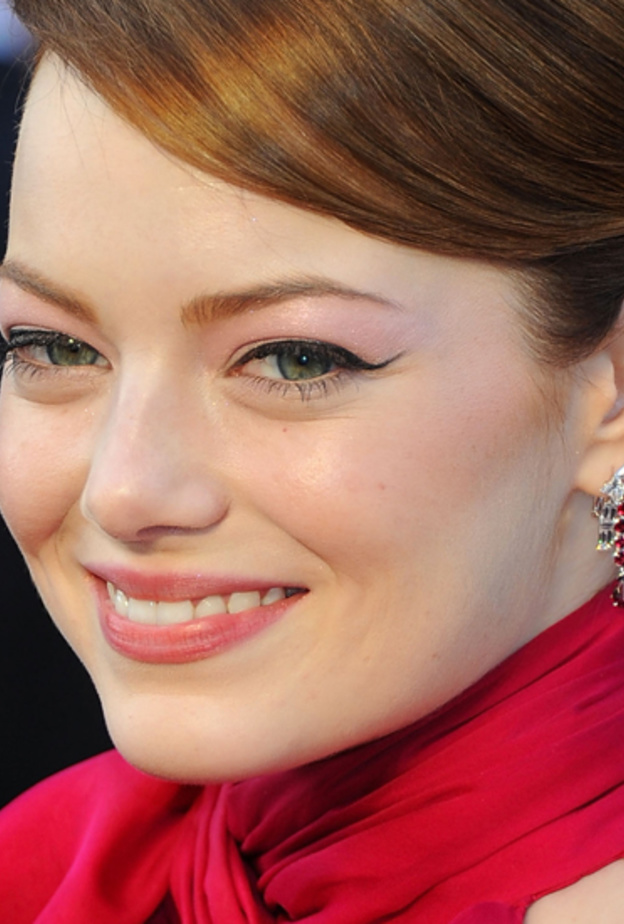 ايما ستون ترتدي أقراط من لويس فويتون في حفل الأوسكار