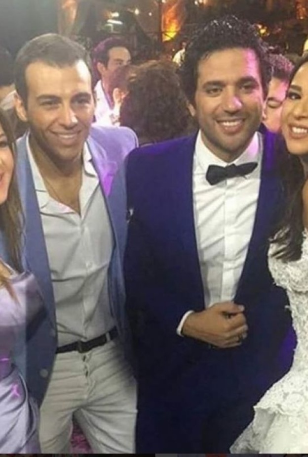 دنيا وزوجها في زفاف ايمي سمي غانم