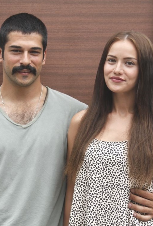 بوراك اوزجيفيت وفهرية افجان