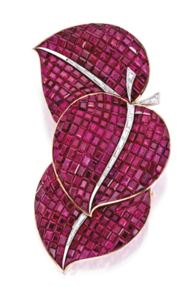 قلادة فاخرة بالماس والزمرد من ديفيد ويب