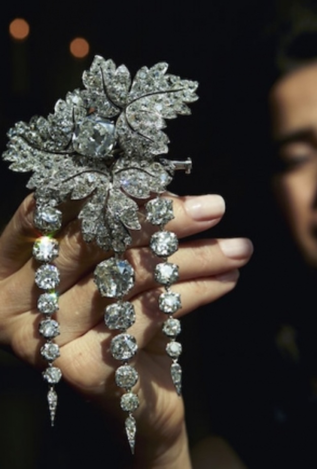 بروش من الماس يعود لاحدى زوجات امبراطور روسيا