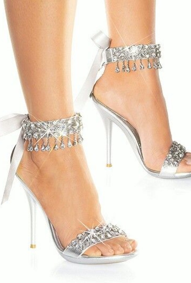 بريق يخطف الأنظار يوم الزفاف مع الصندل الفضي