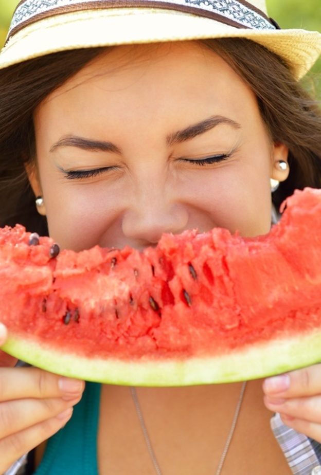 يمتاز البطيخ بغناه بالماء و هو مثالي لترطيب و تبريد الجسم في الصيف
