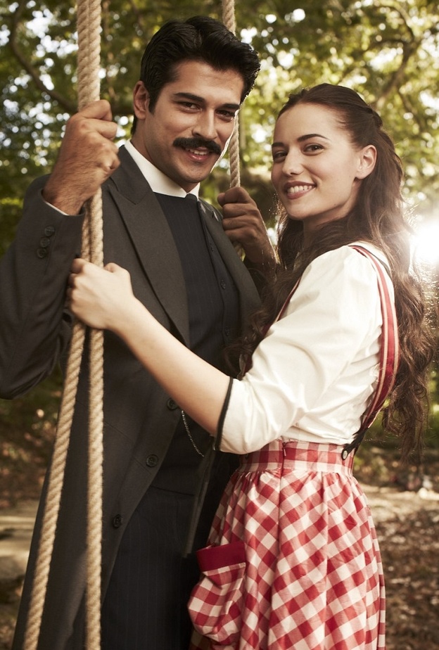 بوراك اوزجيفيت وفهرية افجان