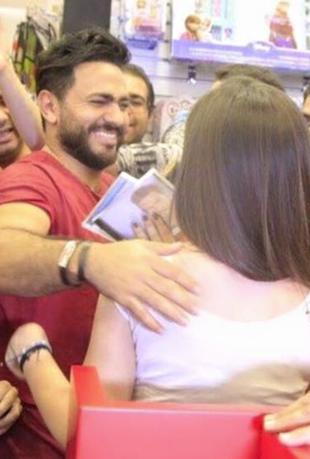 تامسني يحتفل بالبومه.. ومن ضربه؟