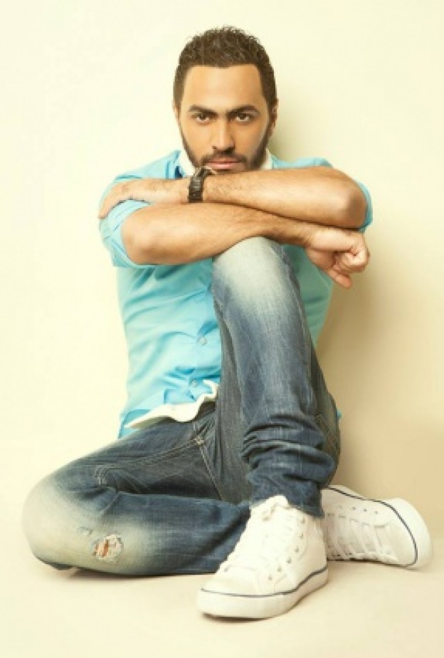 ماذا تضمنت رسالة إعتذار تامر حسني لجمهوره؟