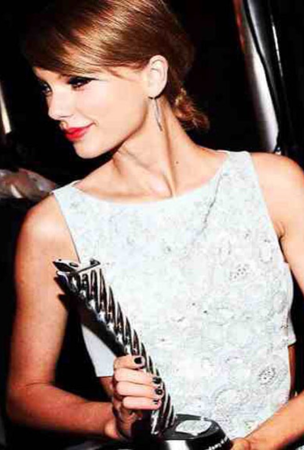 شقيقة مايلى ترفض التقاط السيلفى