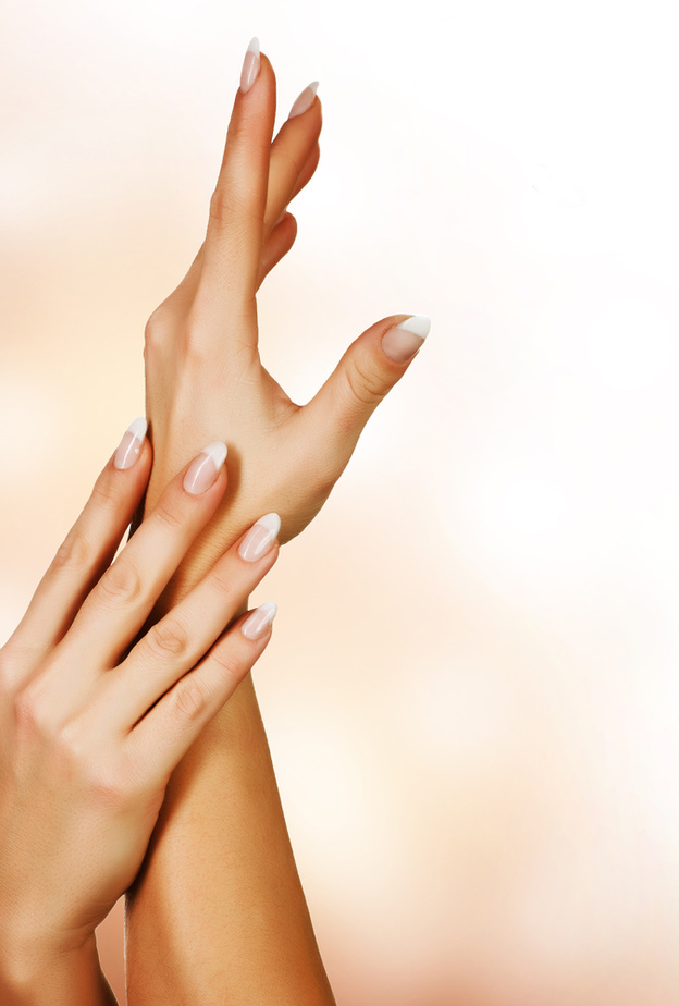 تبييض وتقشير اليدين خطوة ضرورية