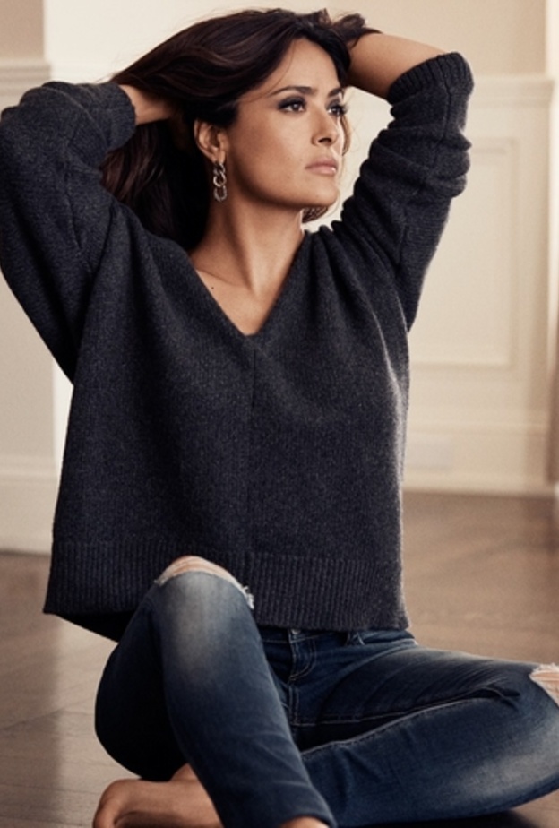 تتناول سلمى حايك Salma Hayek  عصيرا يحتوي على الجزر و الليمون و الشمندر و التفاح