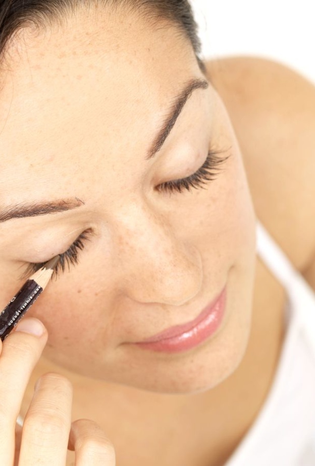 تجنبي إستخدام الكحل باستمرار 