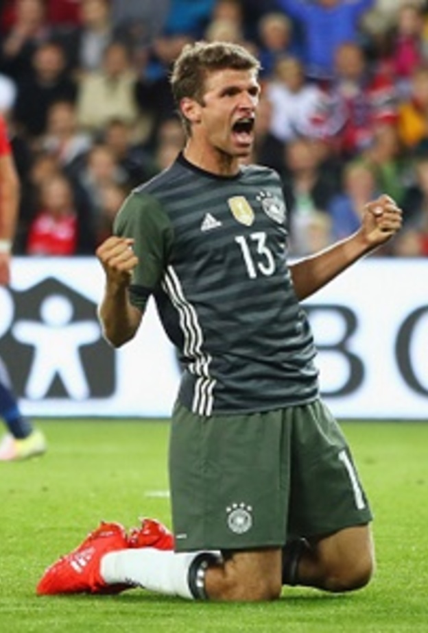 تخلص اللاعب الالماني توماس مولر من صيامه عن التهديف